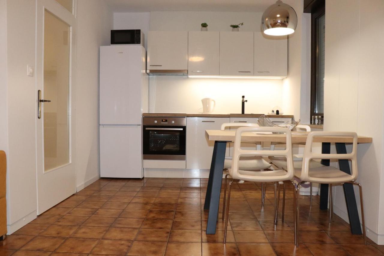 זמברטיה Apartments Zvezdica*** With Garden מראה חיצוני תמונה