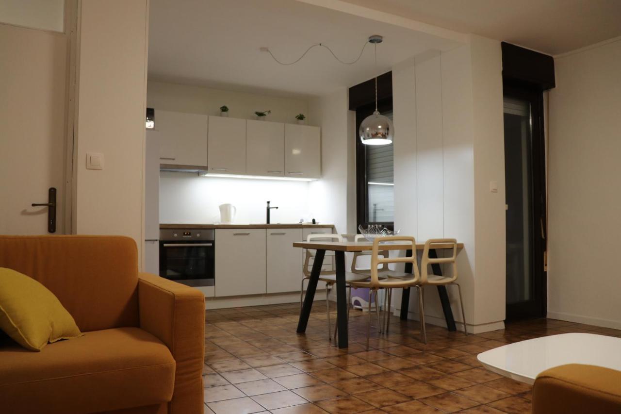 זמברטיה Apartments Zvezdica*** With Garden מראה חיצוני תמונה
